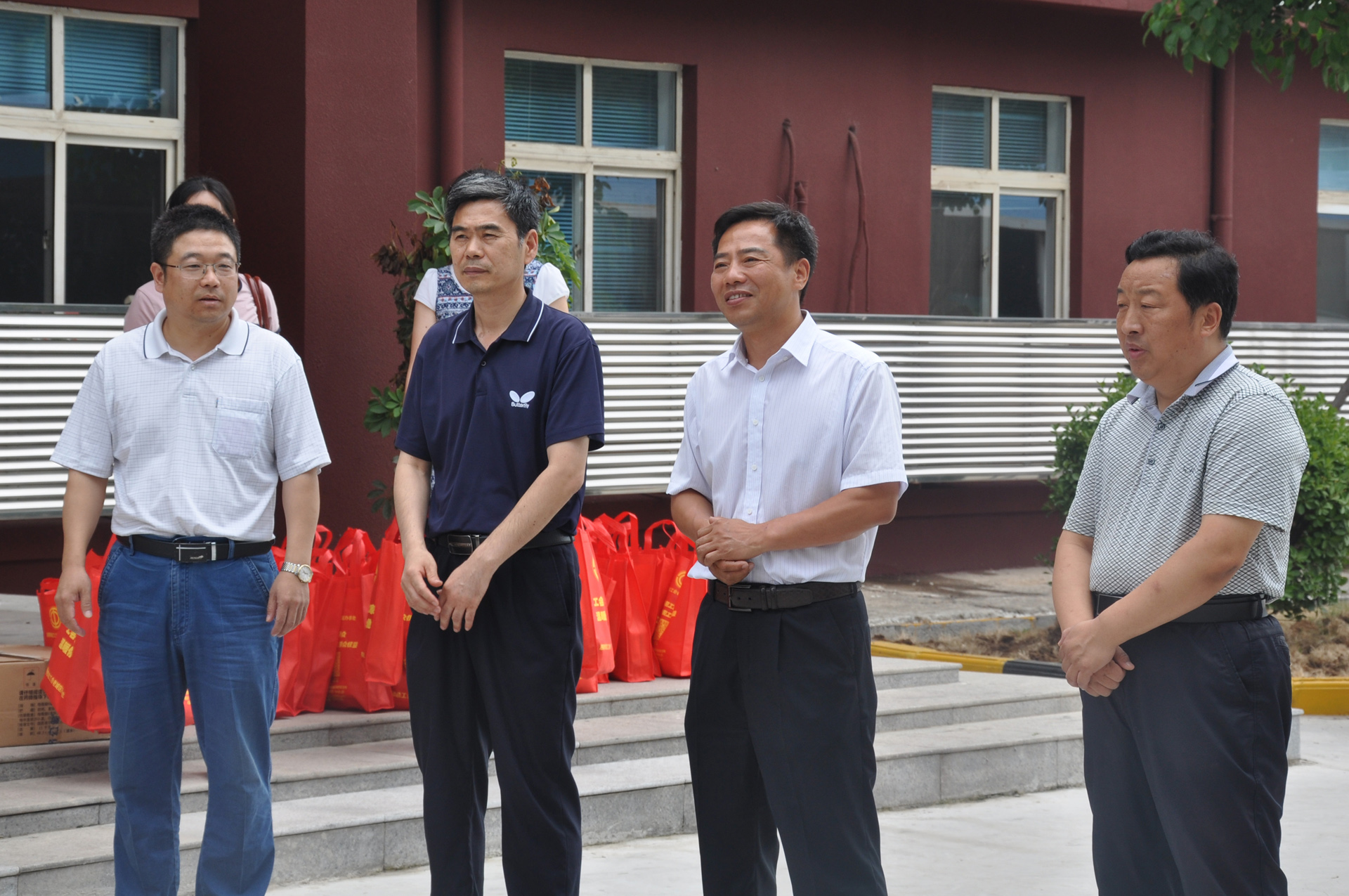 1501140764845472.jpg 工會(huì)送清涼31920.jpg