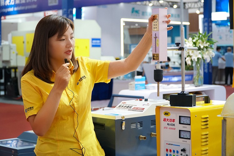 1599815075772738.jpg 【資料】北京展現(xiàn)場直播圖片素材K0911張曉燕 (1).jpg