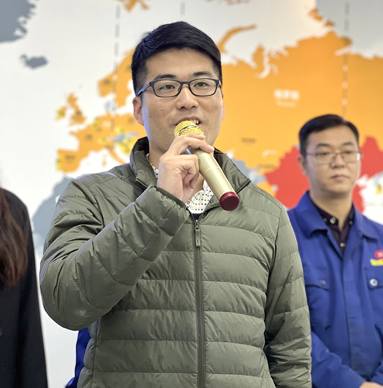 1637651701995309.jpg 【整理】入職一周年紀念儀式3L1120褚少青 拷貝.jpg